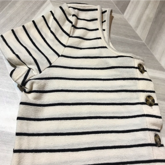 2 for $20 TORRID Scoop Neck Short Sleeve Button Front size 00 - Picture 7 of 10